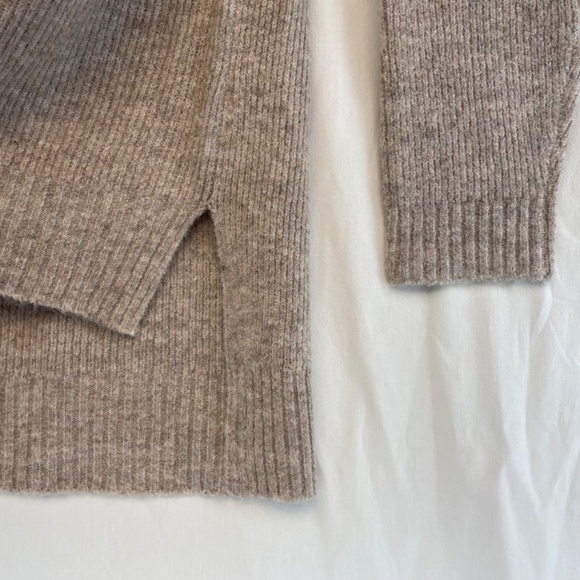 Echo Verde Long Sleeve Crewneck Sweater Tan Beige Women’s Size Medium NEW - Picture 4 of 8